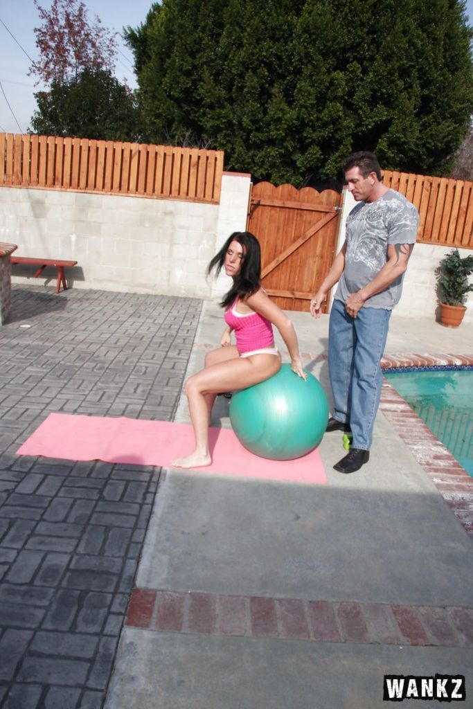 Lee Stone Invites Kendra Secrets To His Pool