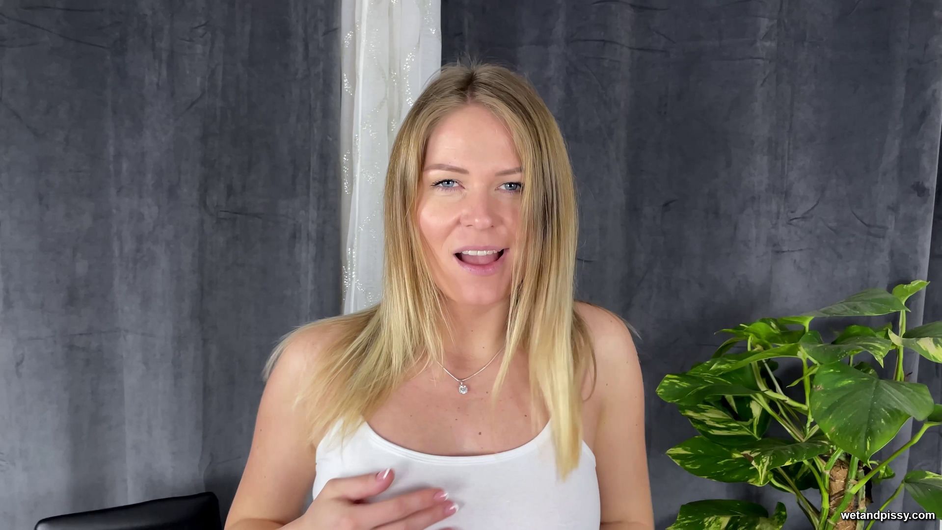 CLAUDIA MACC — LACTATING PISSER