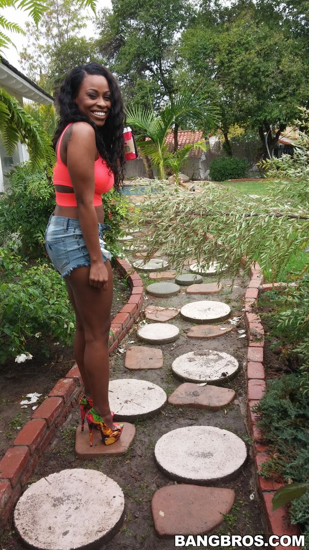 Thick Ebony Nympho Gets Fucked