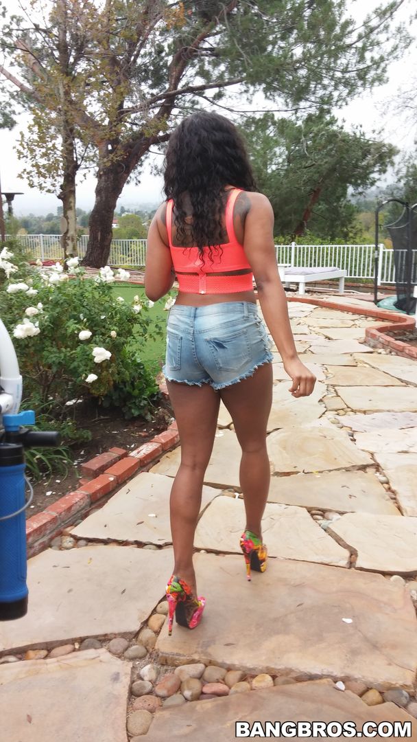 Thick Ebony Nympho Gets Fucked