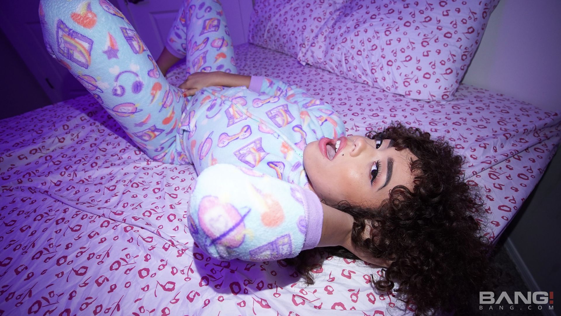 Willow Ryder Is Down For A Dirty Slumber Party