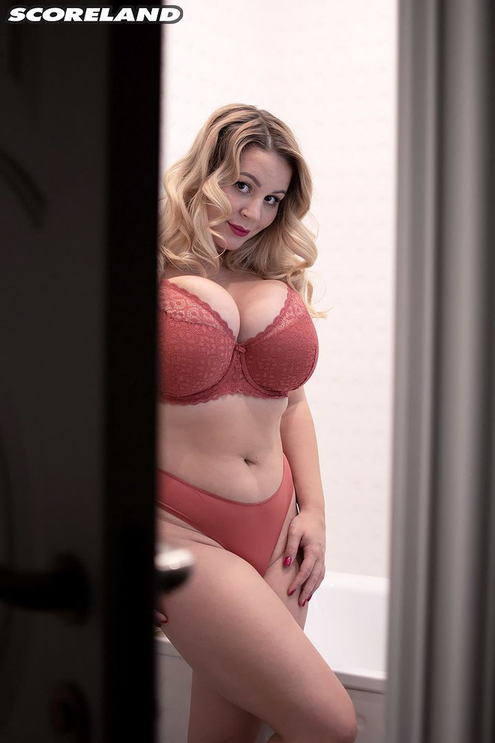 Holly Garner: Bubbles and Boobs