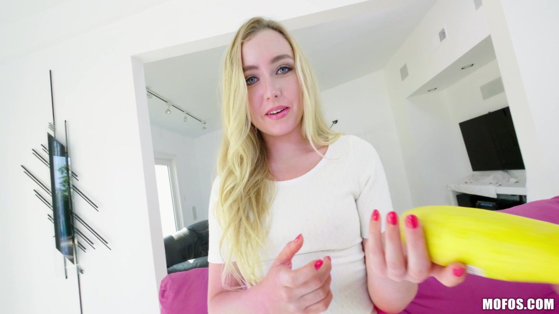 Dakota Gets Her Pussy Stretched