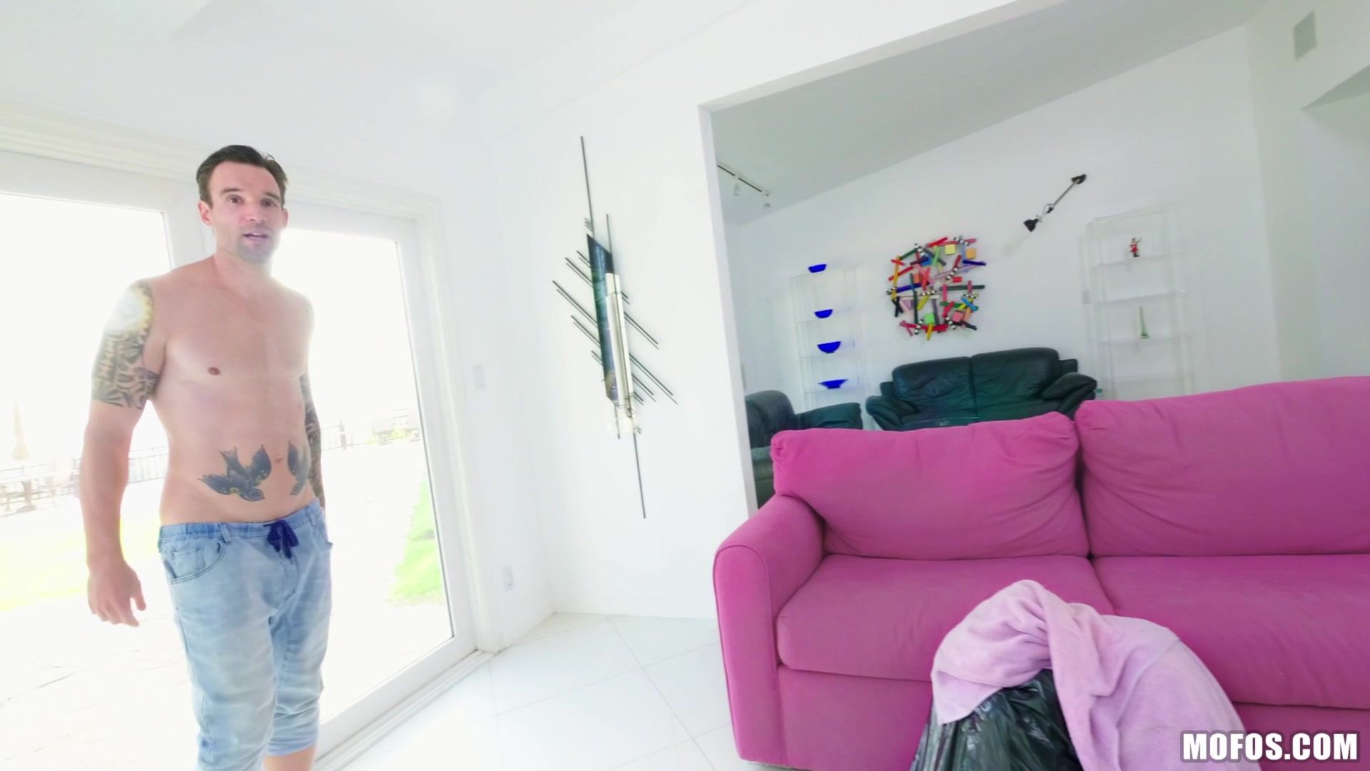 Dakota Gets Her Pussy Stretched