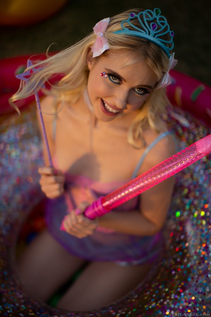 Fairy Princess Chloe's Oily Anal Kinks