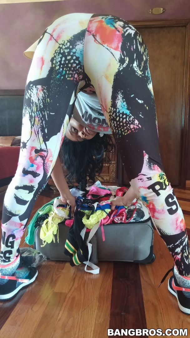 Thick Ebony swallows all of that cum