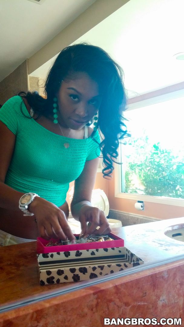 Thick Ebony swallows all of that cum