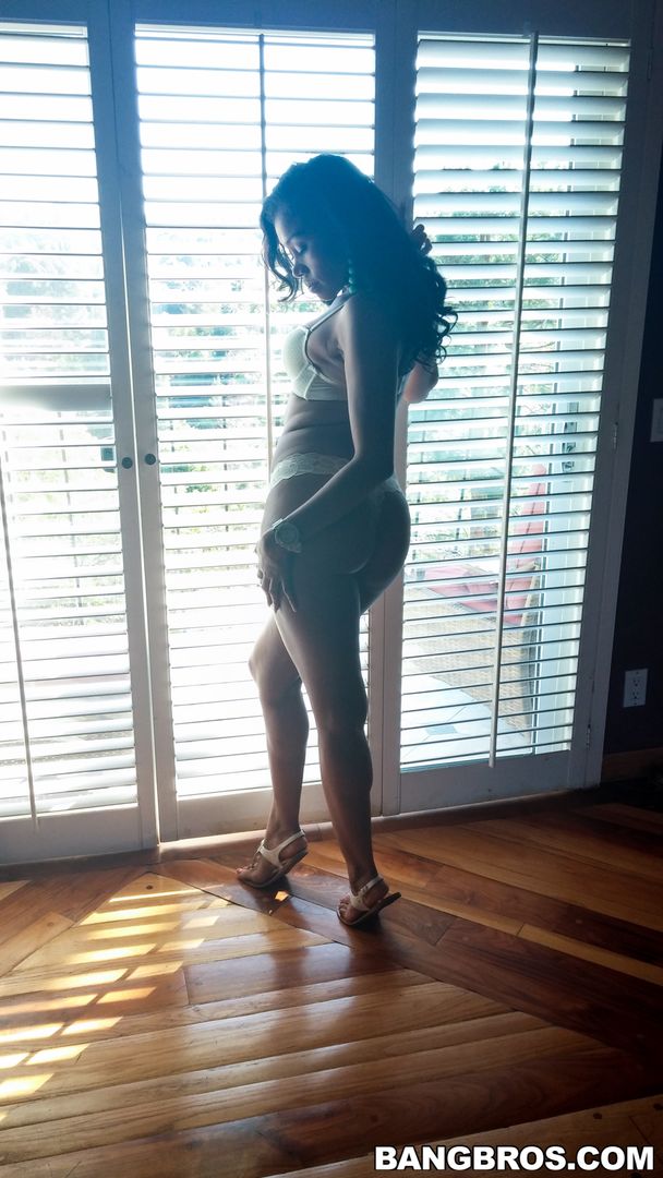 Thick Ebony swallows all of that cum