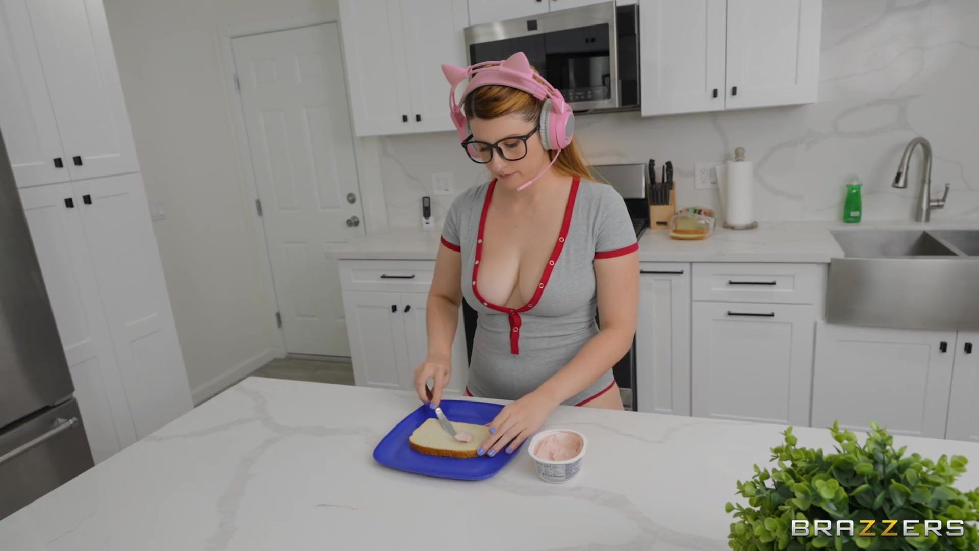 Sneaky MILF Landlord vs Cheating Tenant & Big Natural Ginger GF