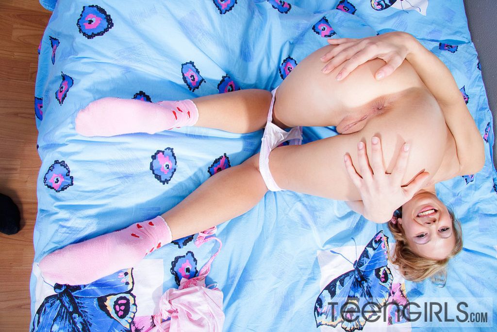 Teen Marilyn Doesn't Need a Man When She Has Her Toy!