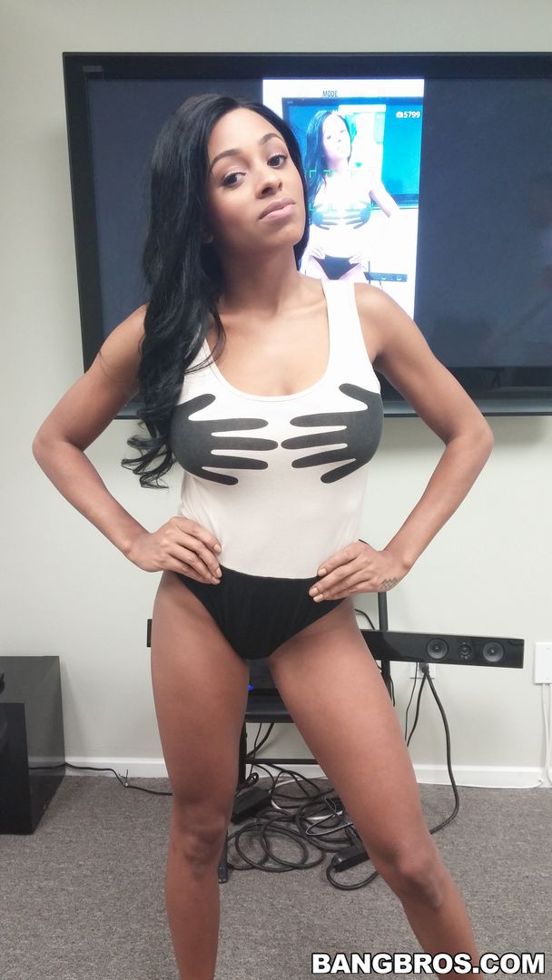 Mocha Skinned Cutie Interracial Fucking