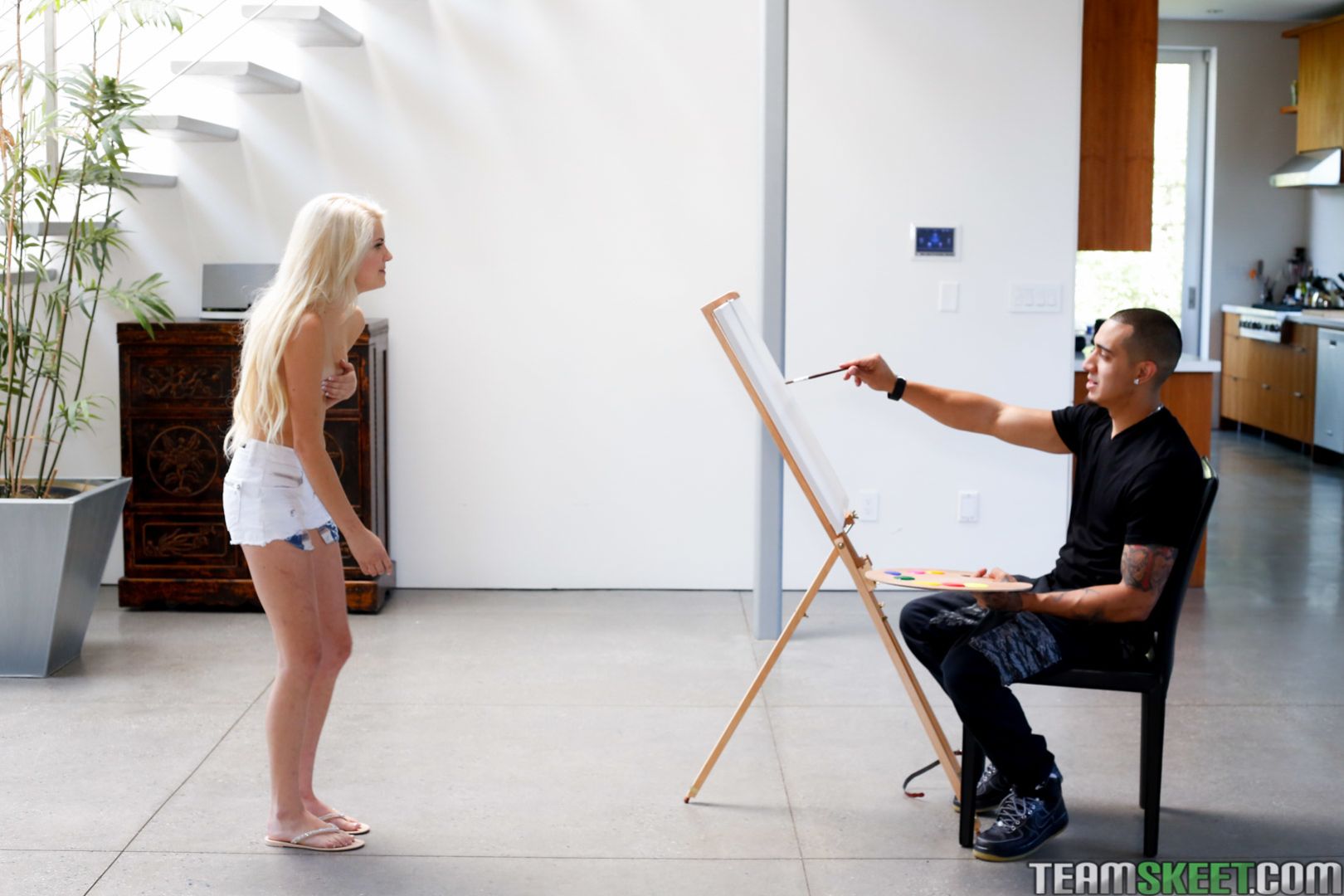 Teeny Blonde Does It For Art