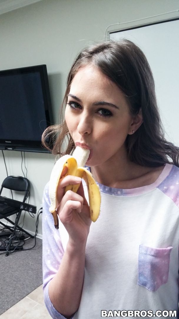 Petite Riley Reid loves big black dick