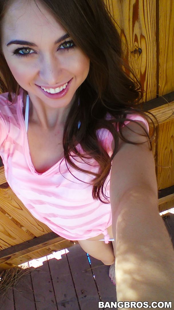 Petite Riley Reid loves big black dick