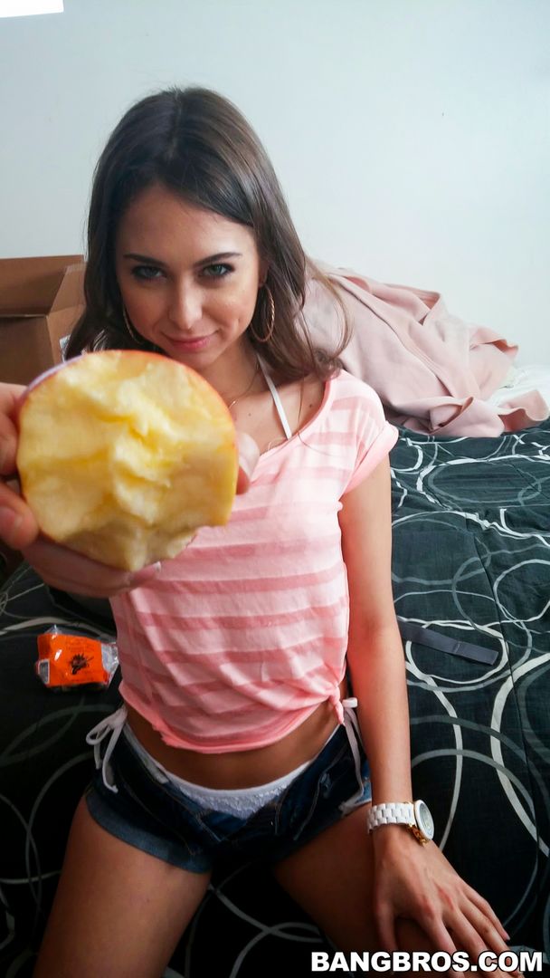 Petite Riley Reid loves big black dick