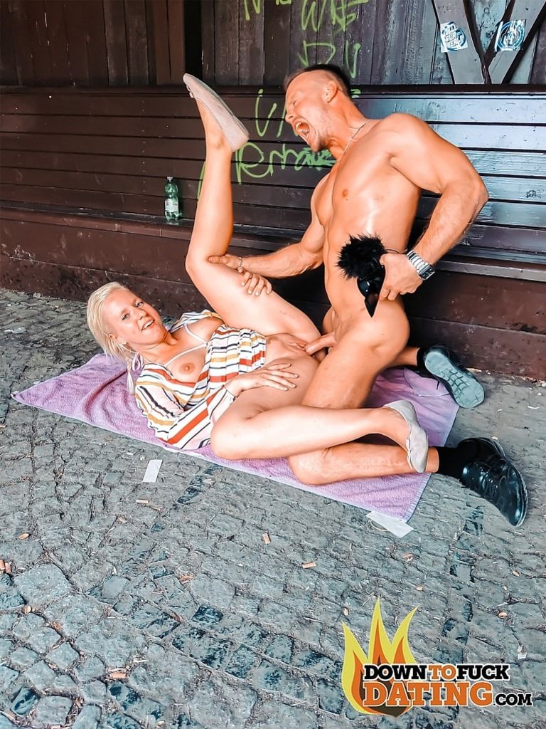 Jana Schwartz: Swipe Right To Fuck
