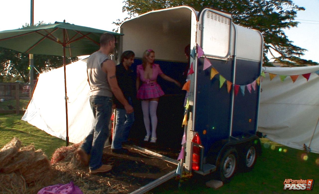 Eva trailer 4some HDV30672 4K