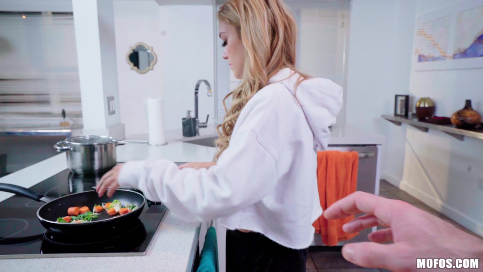 Kali Roses Has Dick for Dinner