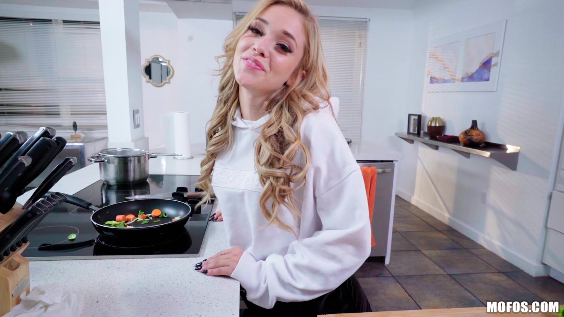 Kali Roses Has Dick for Dinner