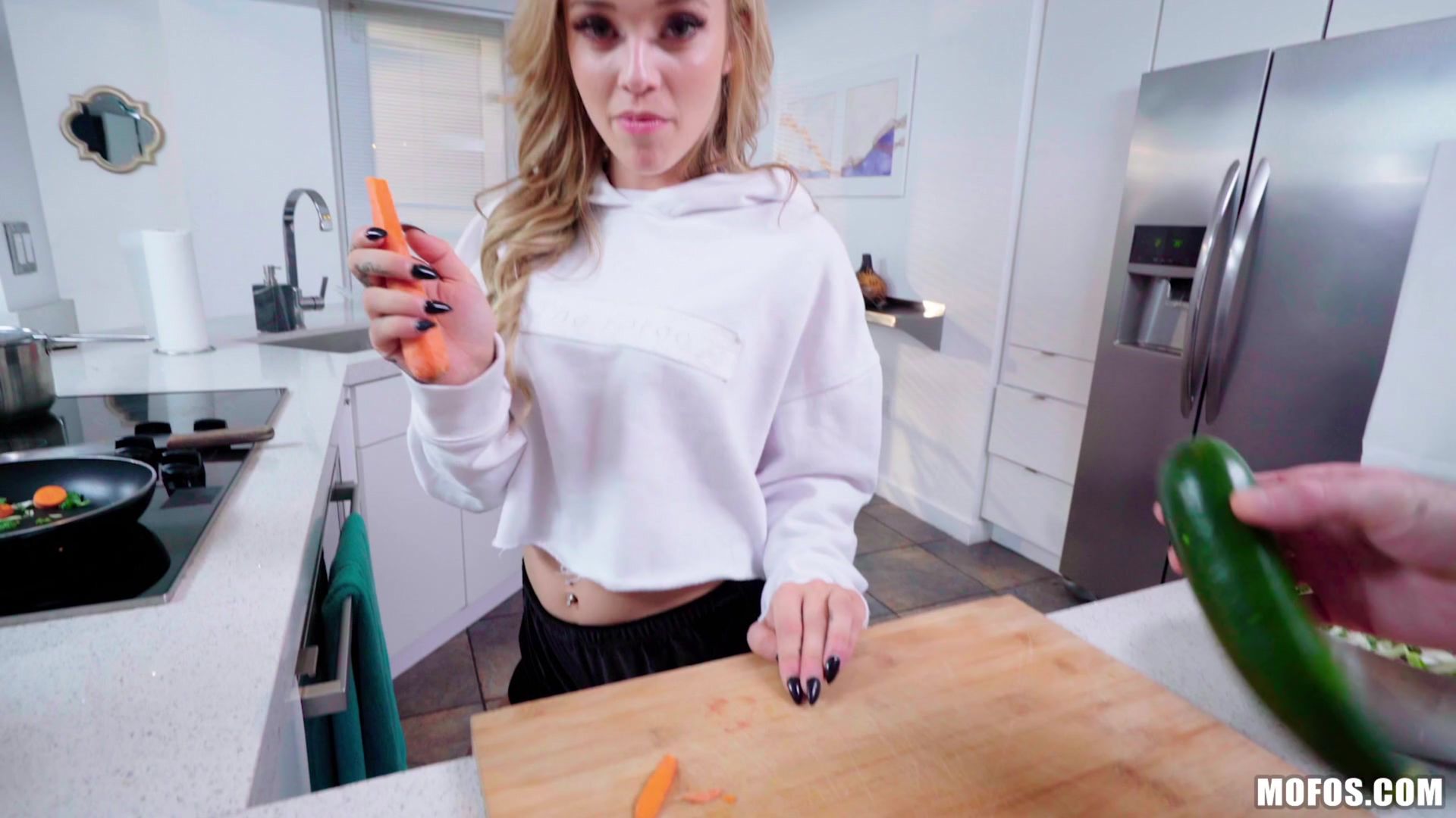 Kali Roses Has Dick for Dinner