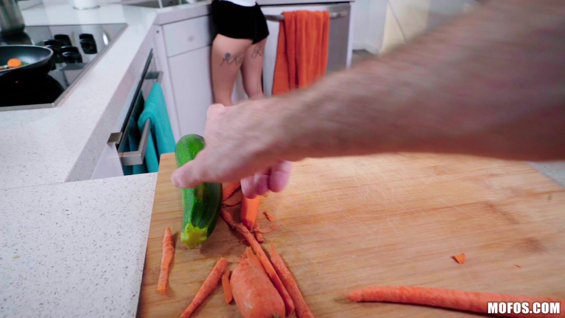 Kali Roses Has Dick for Dinner