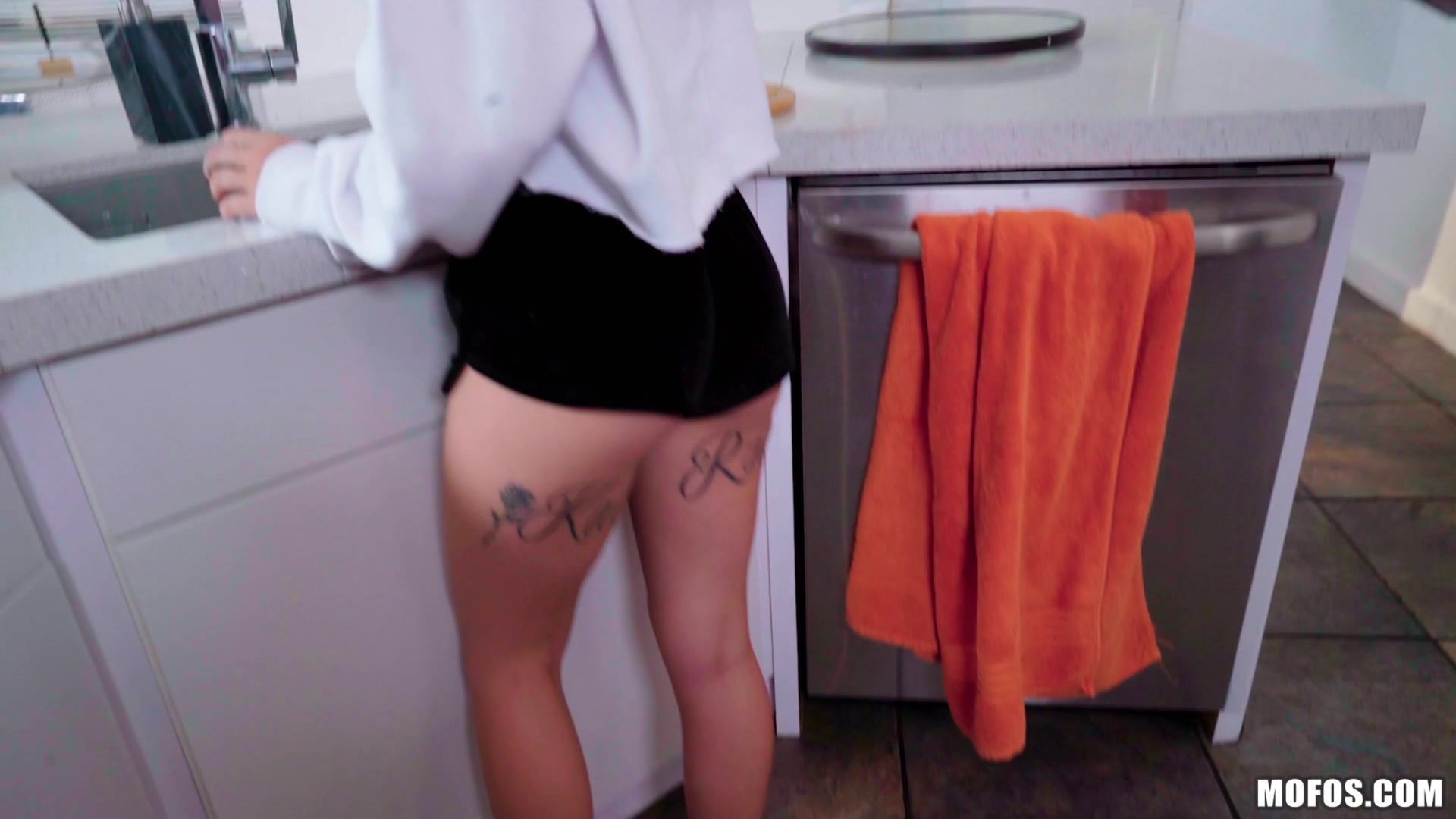 Kali Roses Has Dick for Dinner