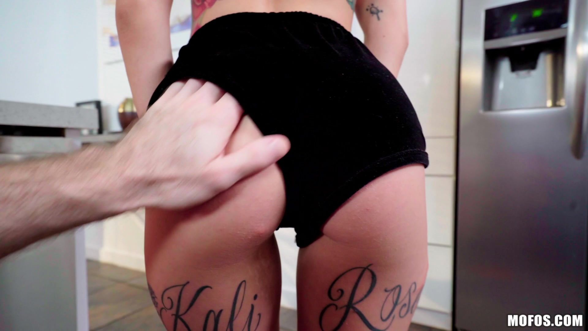 Kali Roses Has Dick for Dinner