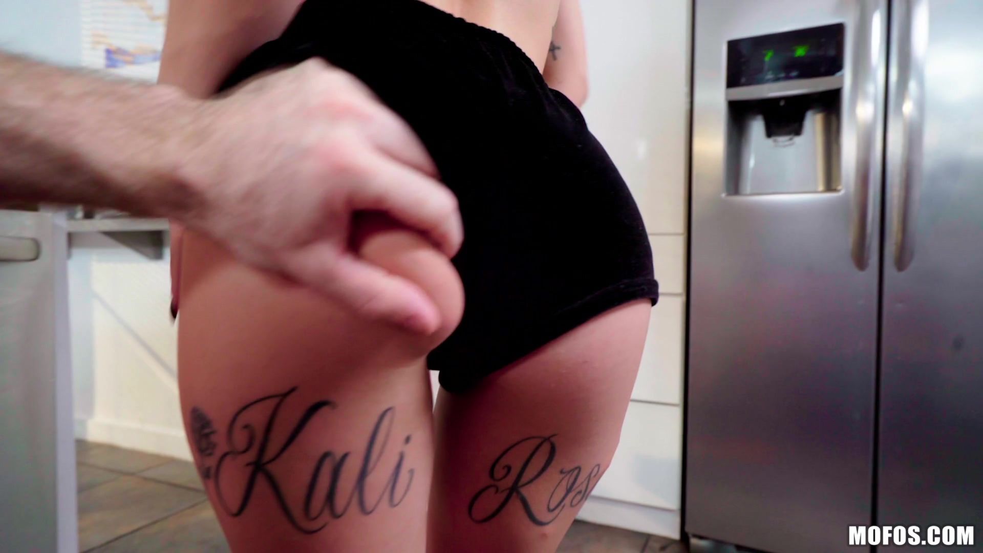 Kali Roses Has Dick for Dinner