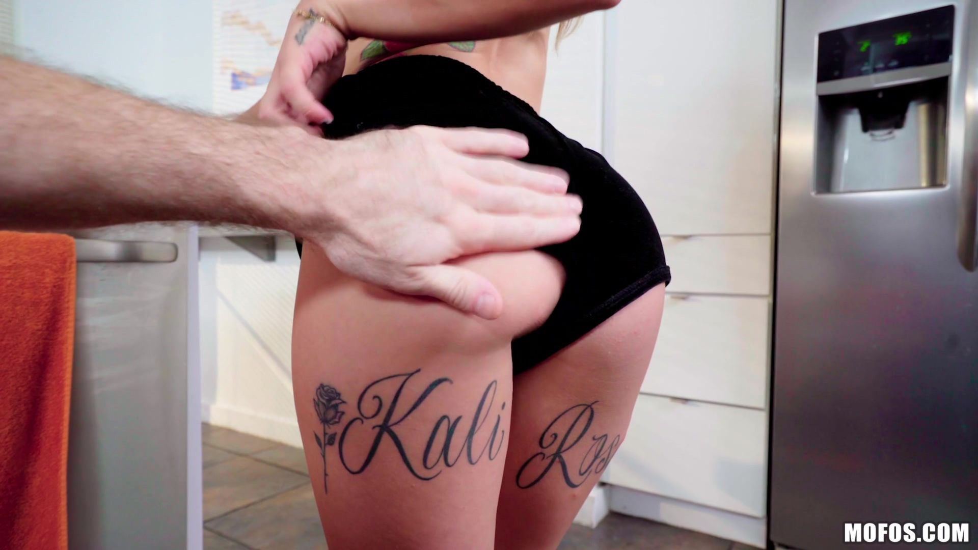 Kali Roses Has Dick for Dinner