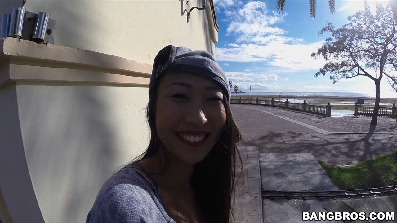 She takes a dick up her ass in public