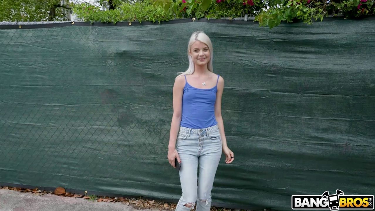 Luna Gives Stranger Some Pussy