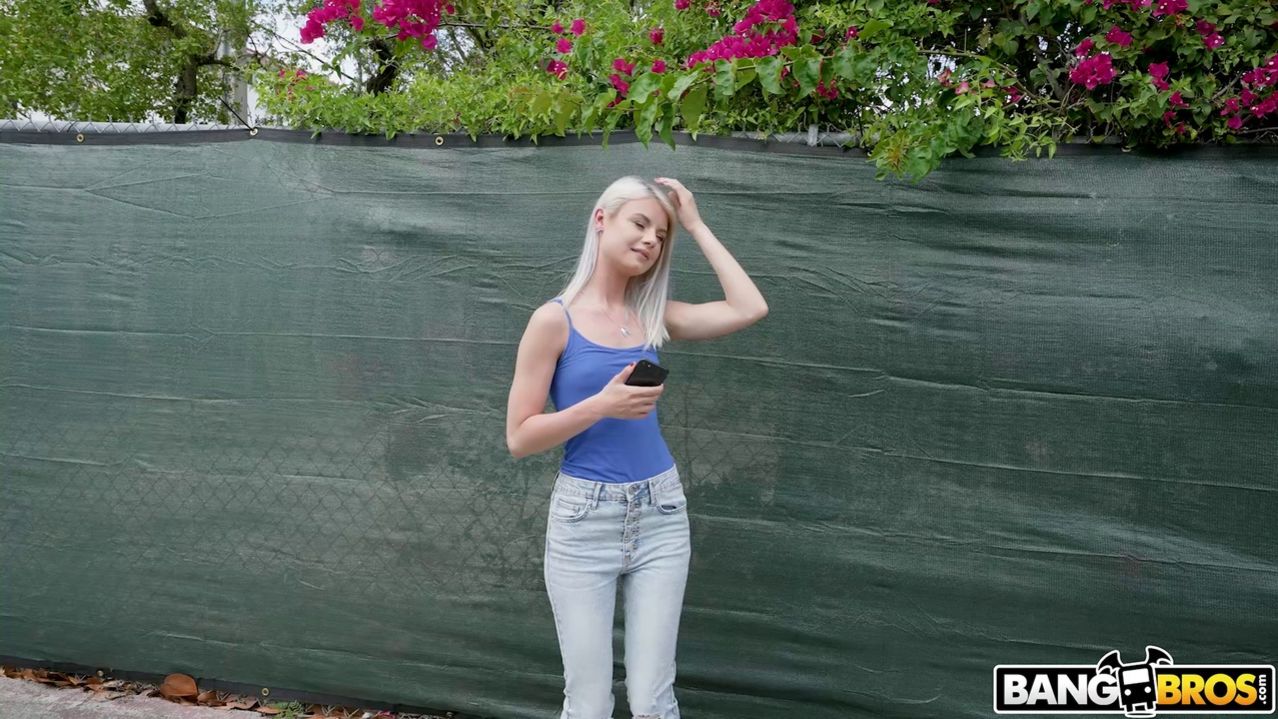 Luna Gives Stranger Some Pussy