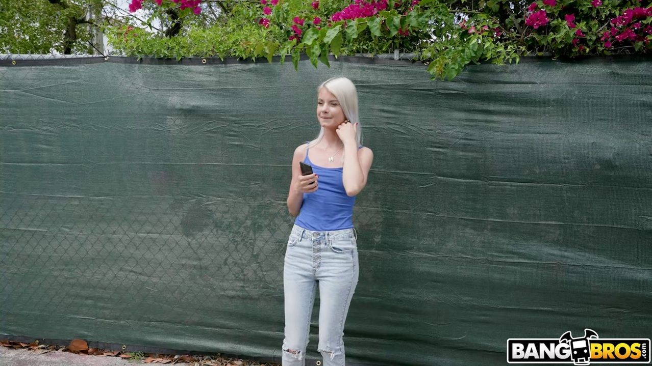 Luna Gives Stranger Some Pussy