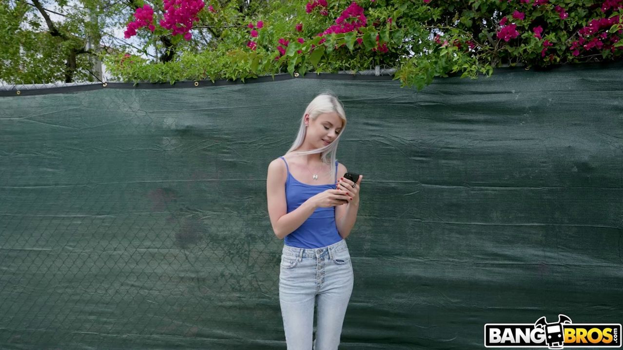 Luna Gives Stranger Some Pussy