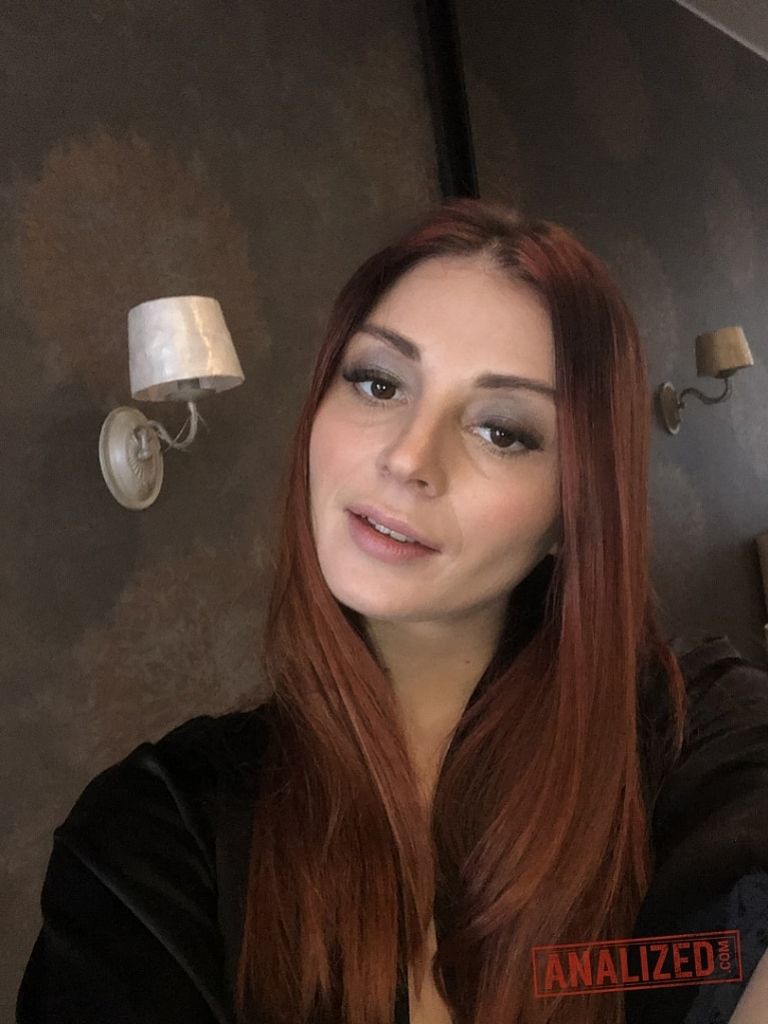 Lelya: Surprise Anal Threesome
