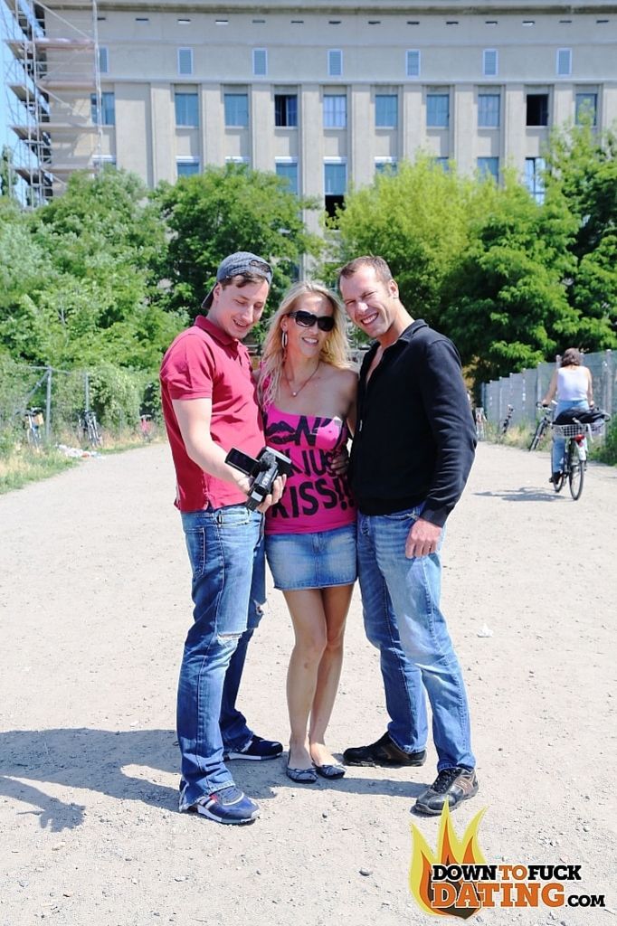 Julia Pink: Filthy MILF Slut Public Threesome