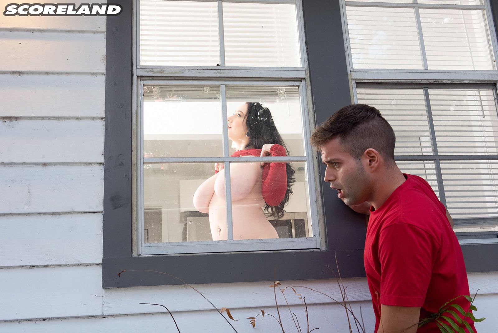 Nyx Monroe: The Hot Body Girl & The Peeping Tom