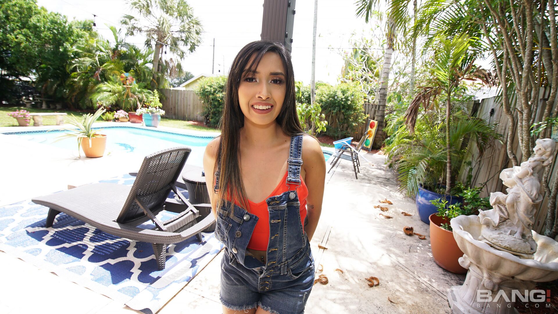 Paulina Ruiz Will Suck Your Dick To Clean Your Pool