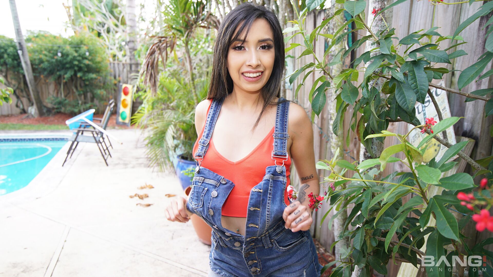Paulina Ruiz Will Suck Your Dick To Clean Your Pool