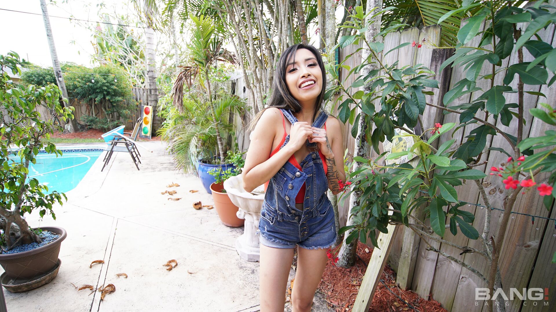 Paulina Ruiz Will Suck Your Dick To Clean Your Pool
