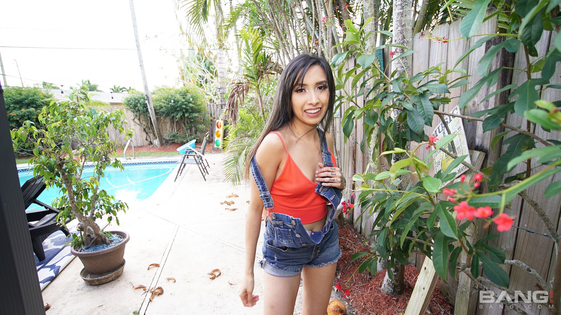 Paulina Ruiz Will Suck Your Dick To Clean Your Pool