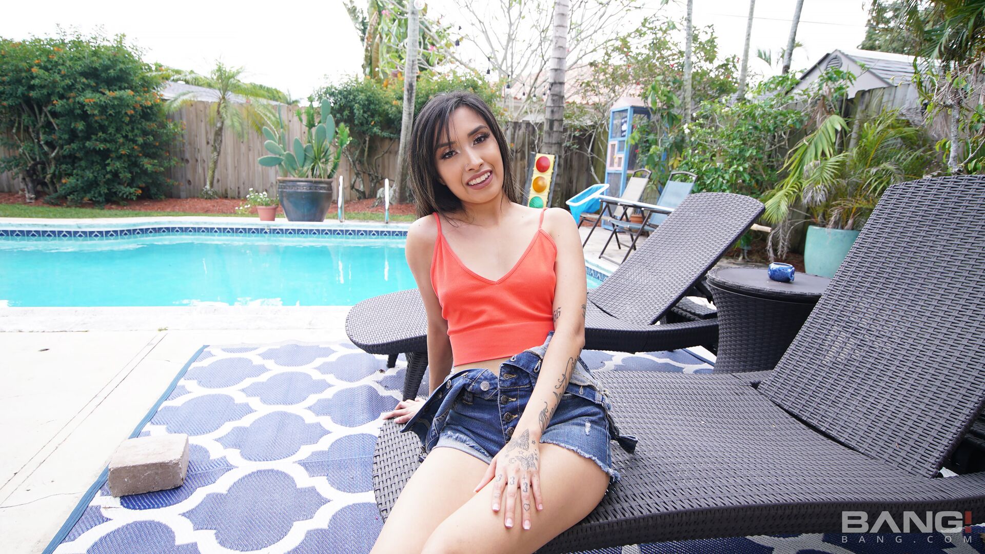 Paulina Ruiz Will Suck Your Dick To Clean Your Pool