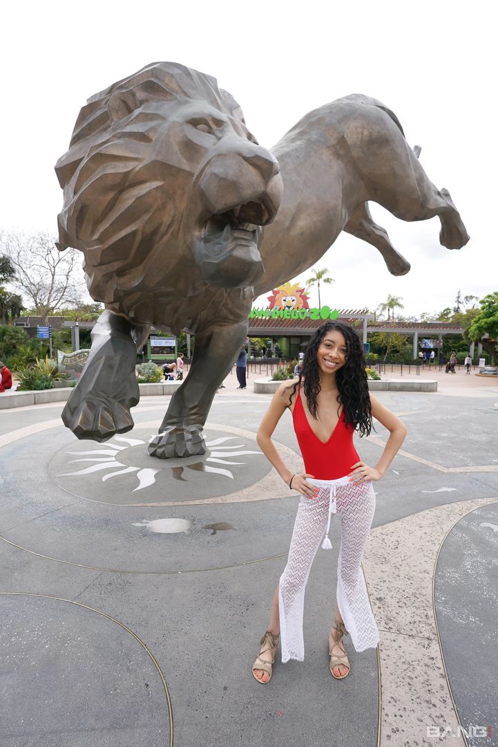 Jada Doll Gives Wild Head At The Animal Park