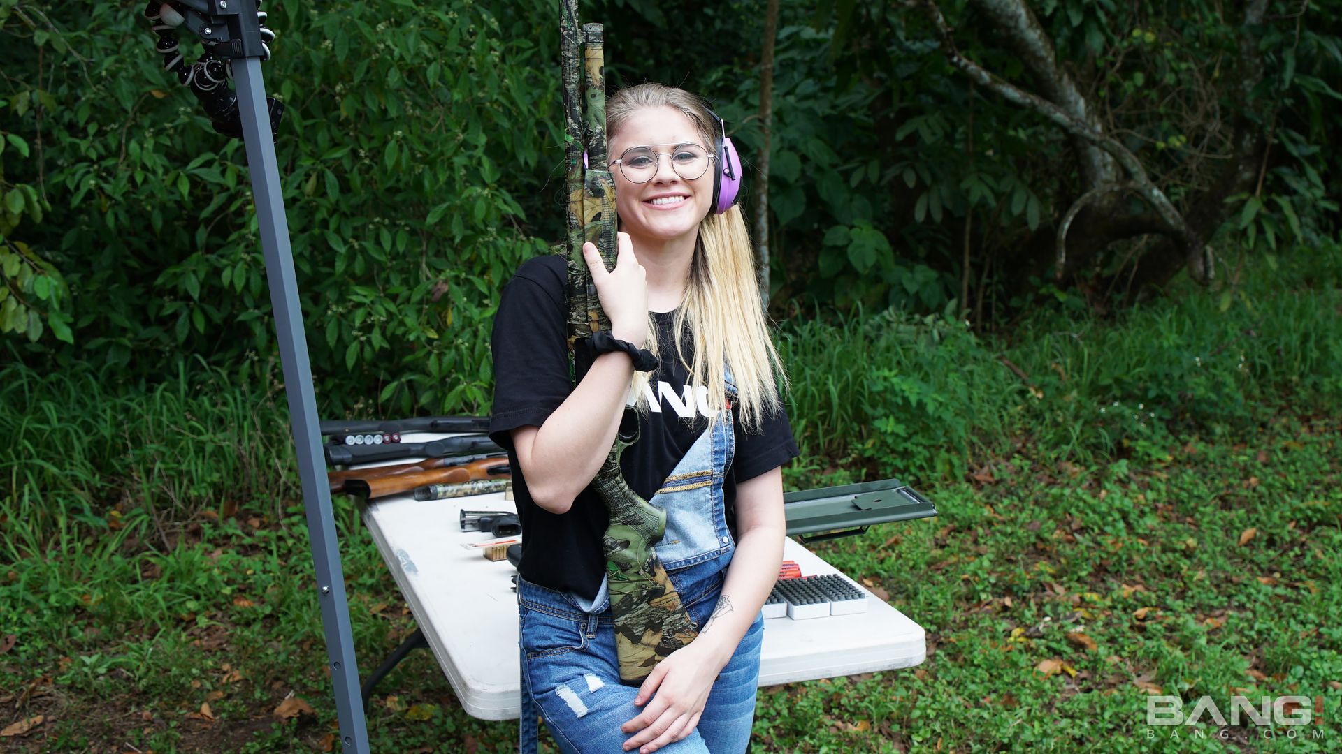 Taylor Blake Shoots Guns And Gets Fucked At A Public Gun Range