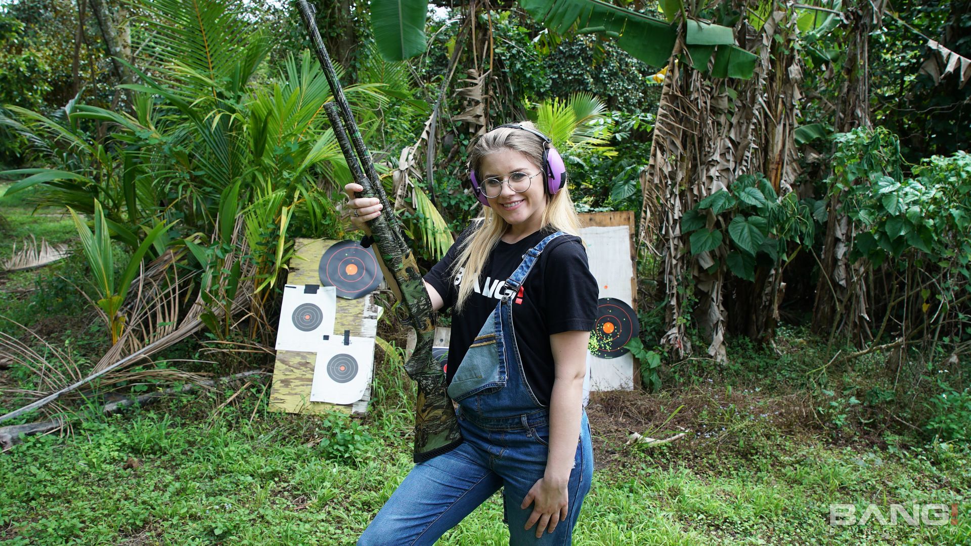 Taylor Blake Shoots Guns And Gets Fucked At A Public Gun Range