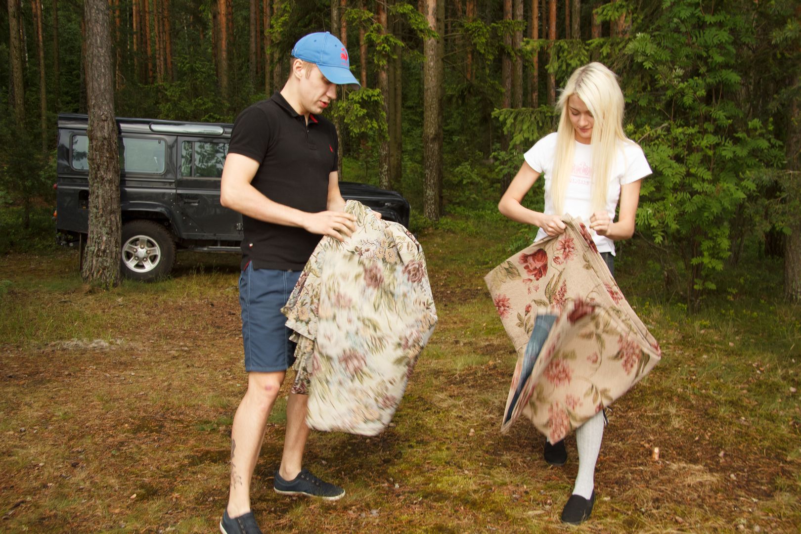 Talented dude helps sexy blonde in need