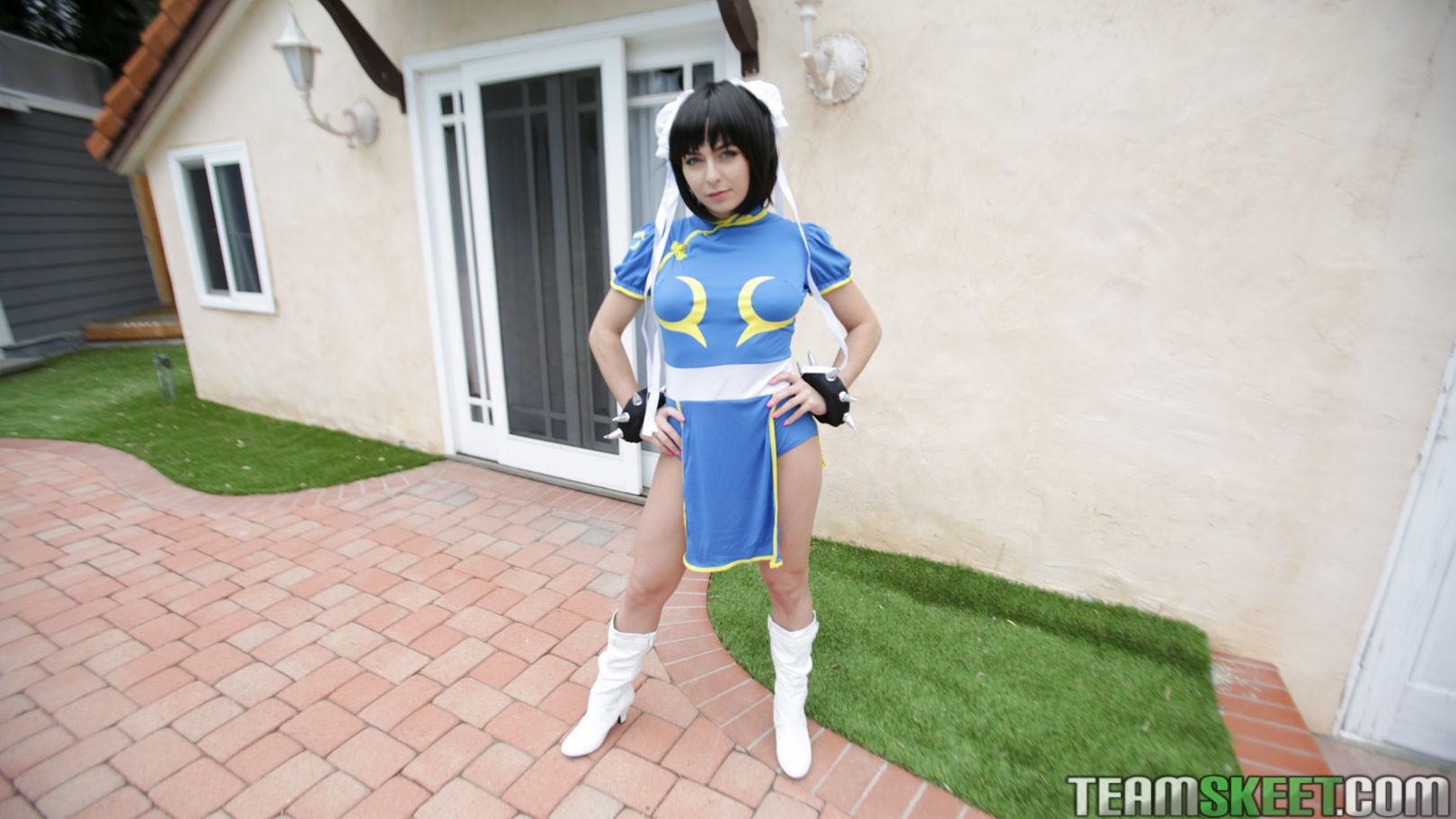 Back Street Fighter: Cosplay Queen