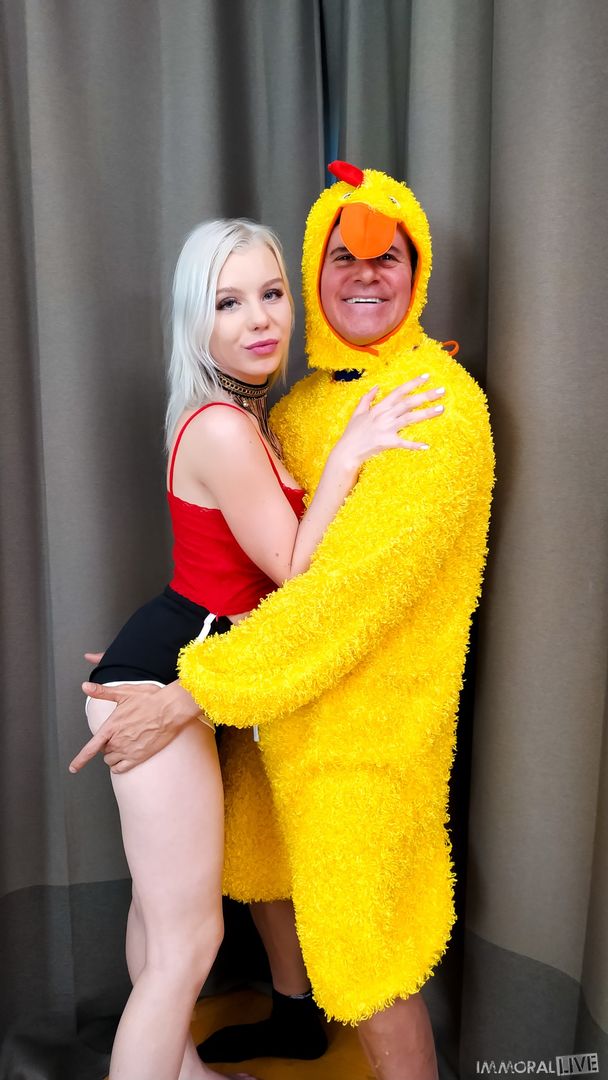 Horny Teen Mary Monroe Gets a Creampie from Porno Dan who is more than Twice Her Age!