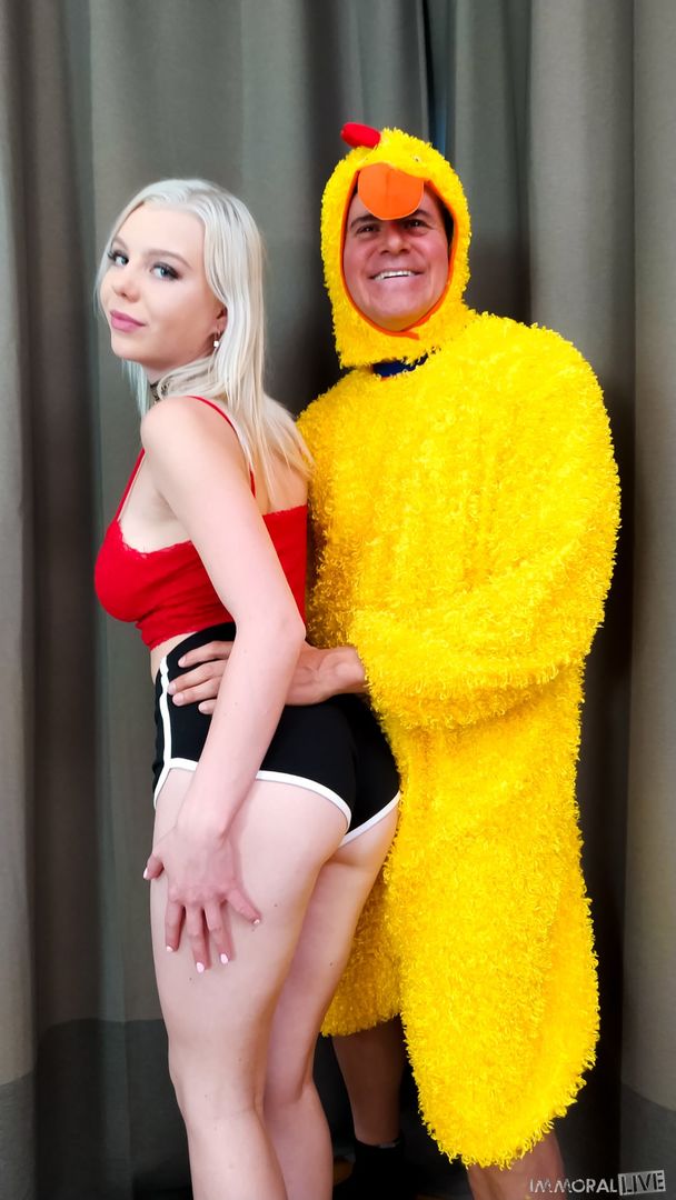 Horny Teen Mary Monroe Gets a Creampie from Porno Dan who is more than Twice Her Age!