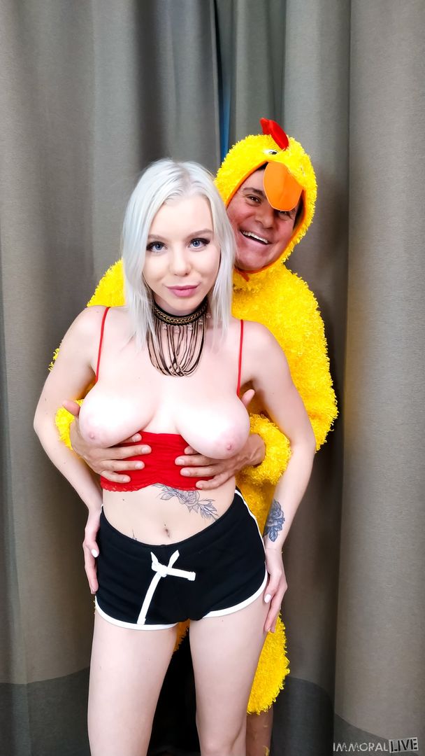 Horny Teen Mary Monroe Gets a Creampie from Porno Dan who is more than Twice Her Age!